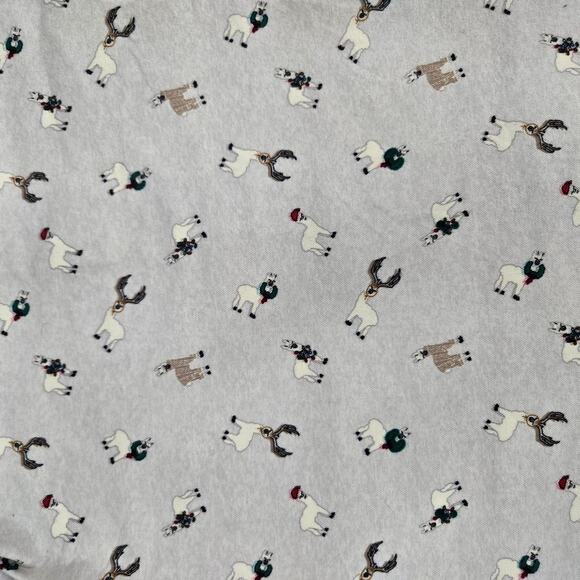 Duluth Light Gray Llama Alpaca Print Christmas Casual Button Down Size Medium - Picture 8 of 10